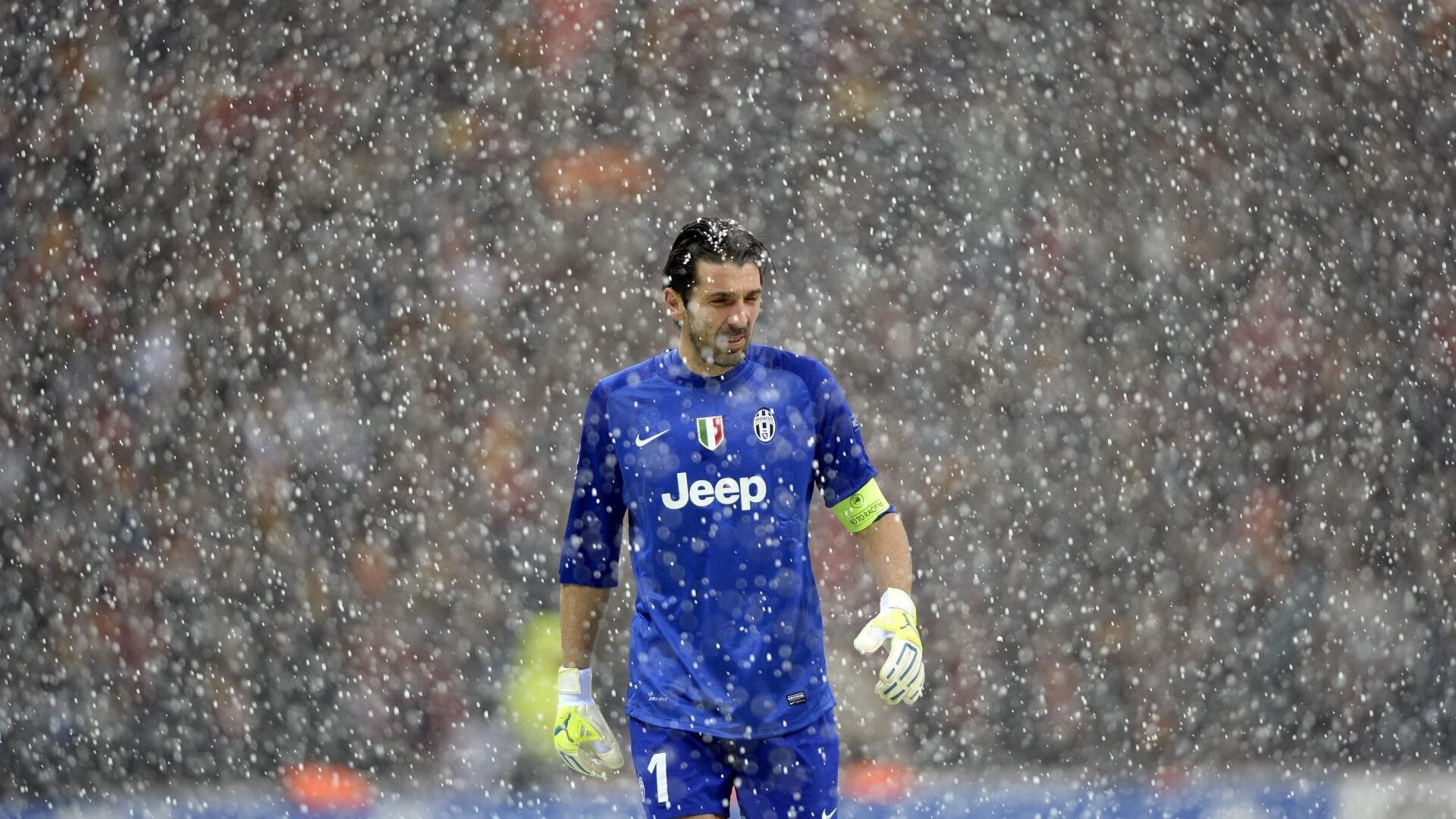 冰上趣味接力赛 冰车、冰滑梯与雪圈轮番登场