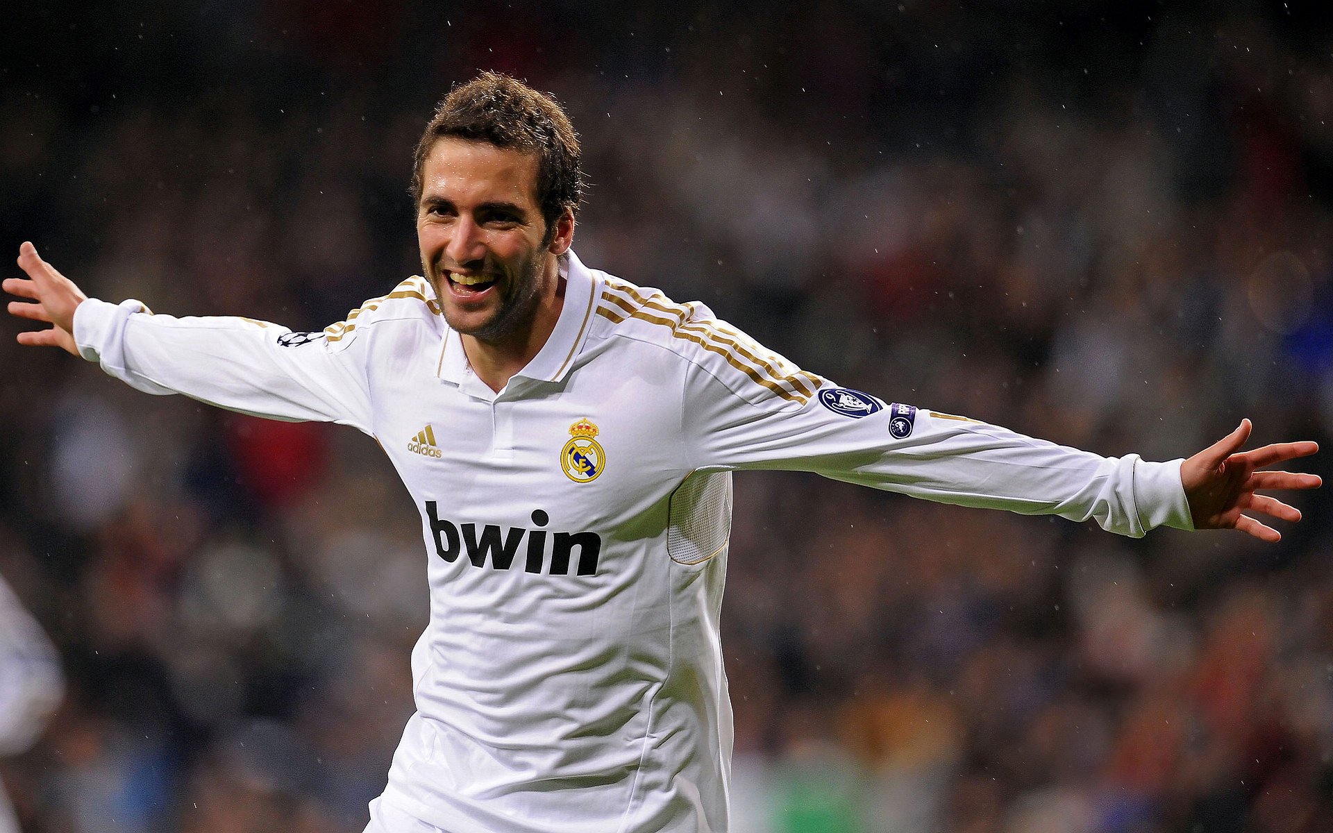 河谷峡湾综合跑步节 赛道穿插长桥与隧道景观