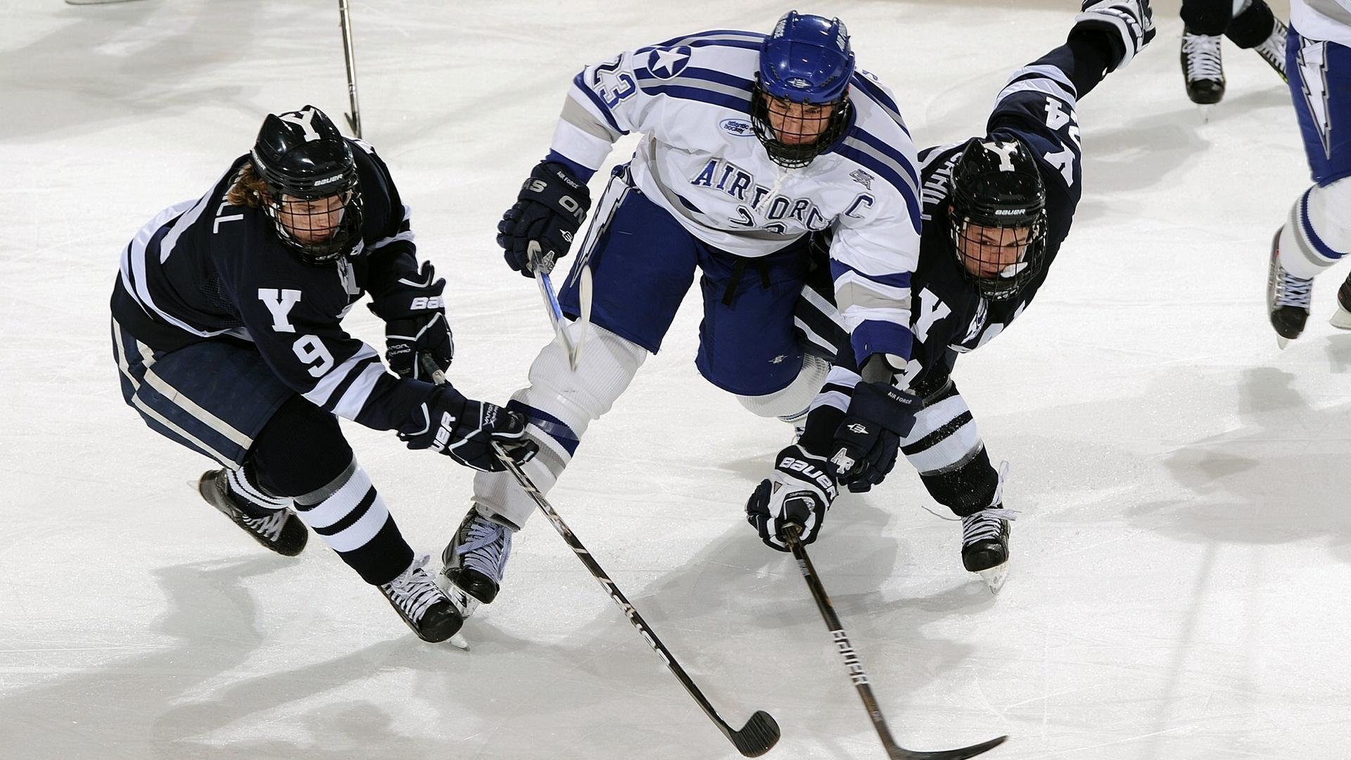 雪地拔河趣味赛 装备雪鞋与雪铲成为另类规则